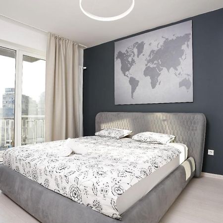2 Bedroom Apartment With Amazing View In City Center Bucharest Exterior photo