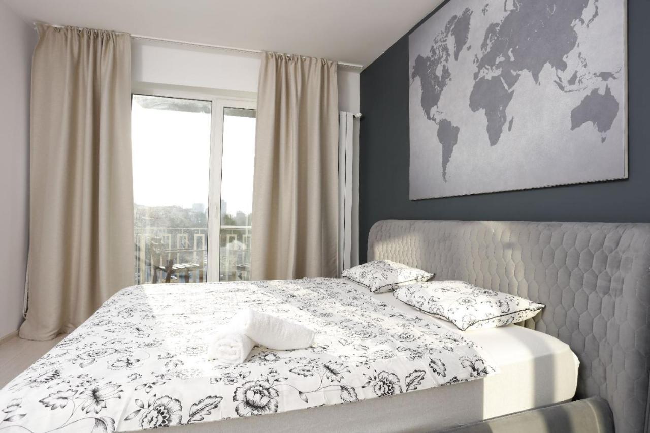 2 Bedroom Apartment With Amazing View In City Center Bucharest Exterior photo